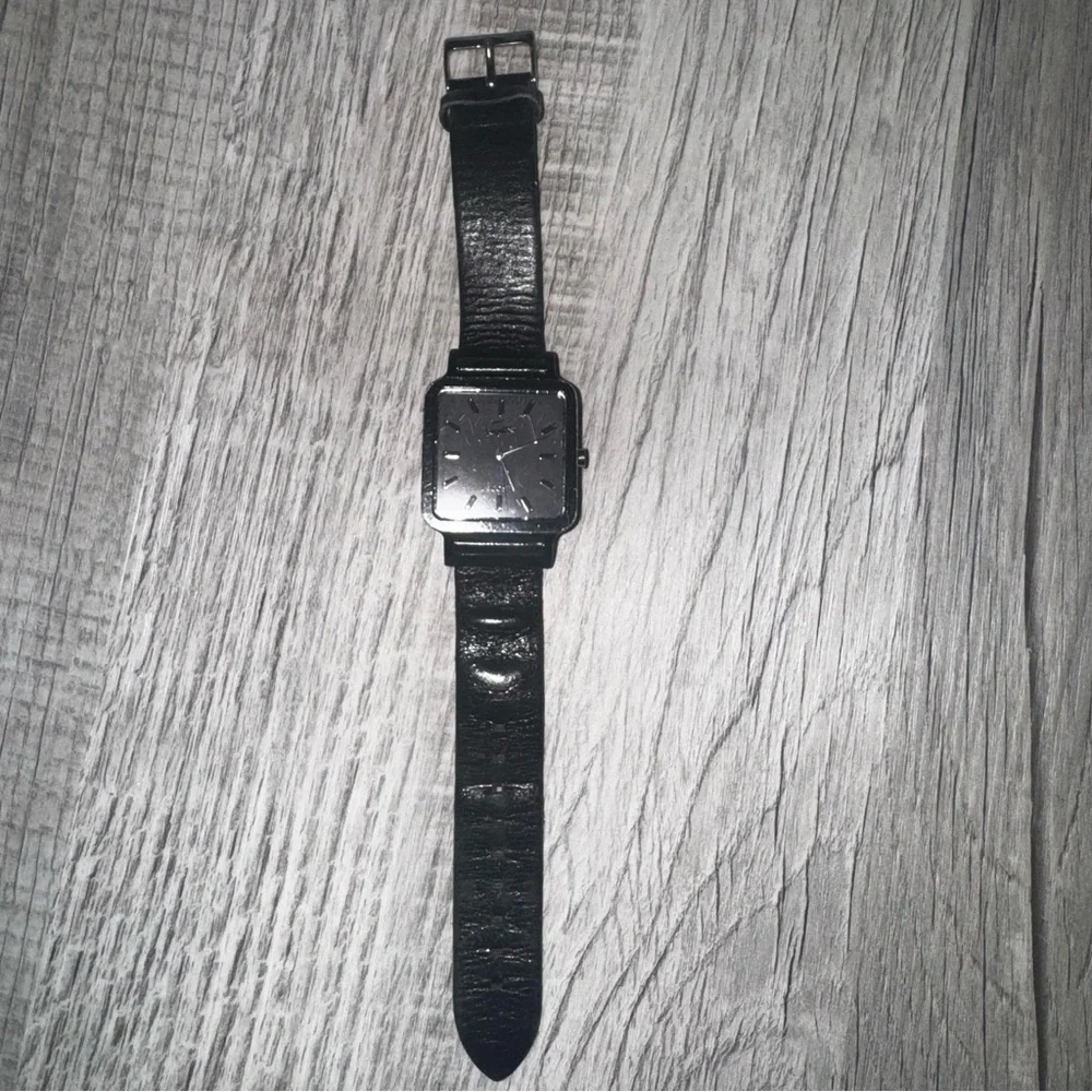 Lacoste LG 56.4.22.2304 Watch With Leather Band Square Face RARE Needs Battery